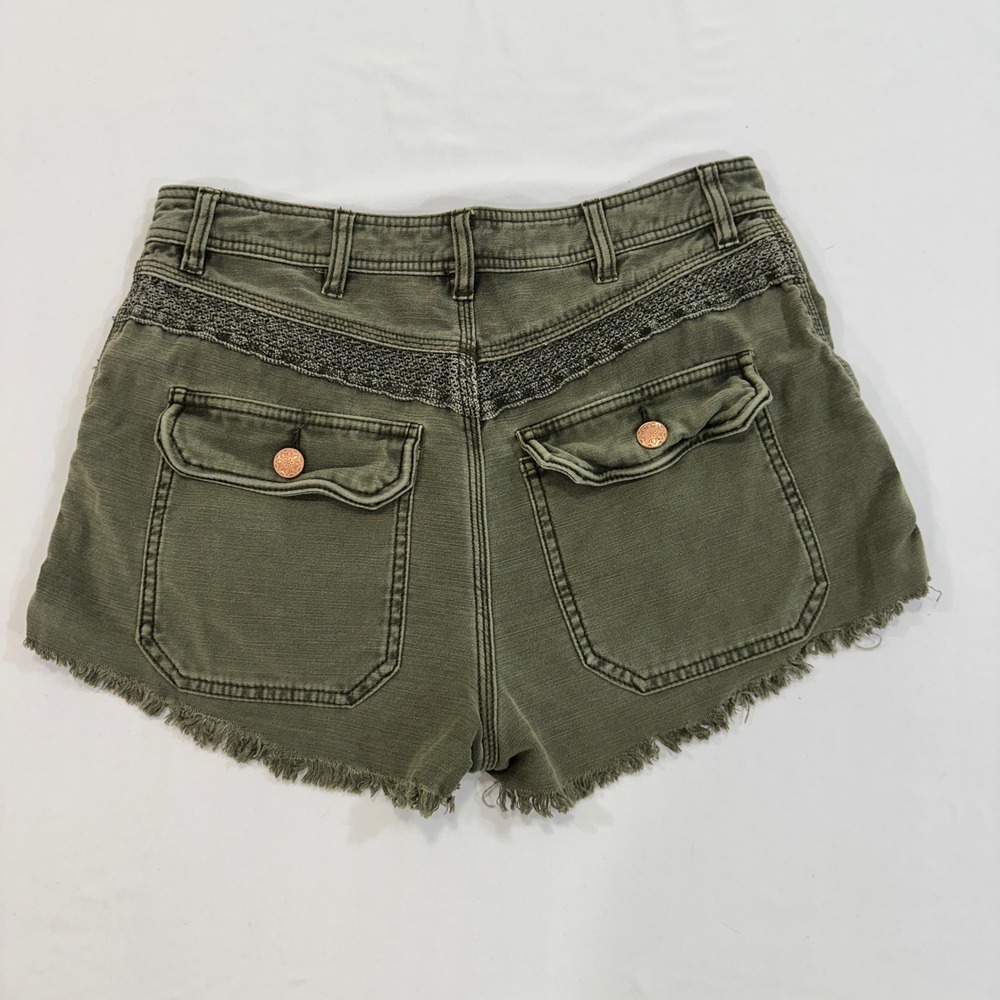 Free People Crochet Panel Cut Off Shorts Womens Size 6 Olive Green | Boho Core - Picture 3 of 9